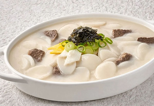 Semchorong Tteokguk Pirinç Keki Çorbası